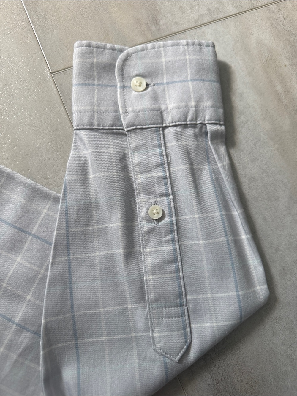 Men’s Faherty button down - Picture 4 of 7